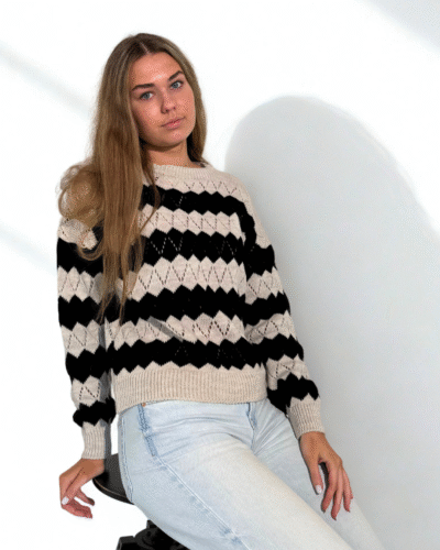 Naiste must/valge augulise mustriga kampsun