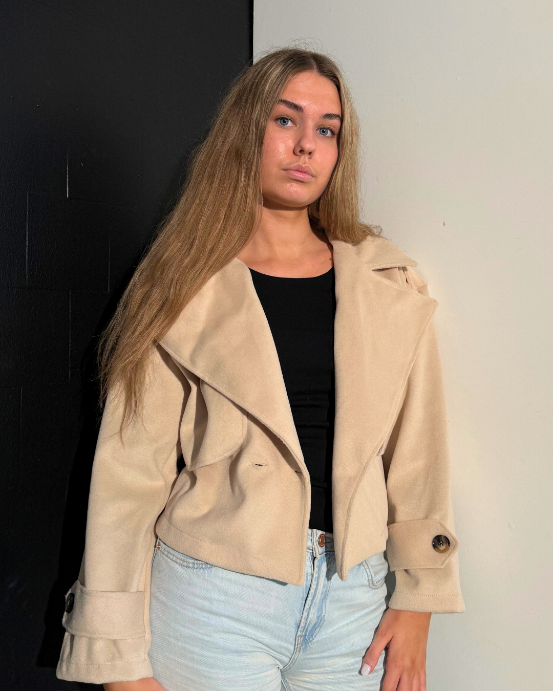 Naiste helebeež lühike jakk