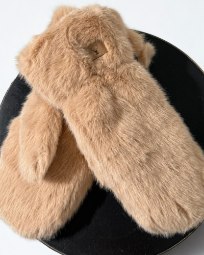 Naiste beežid soojad labakindad