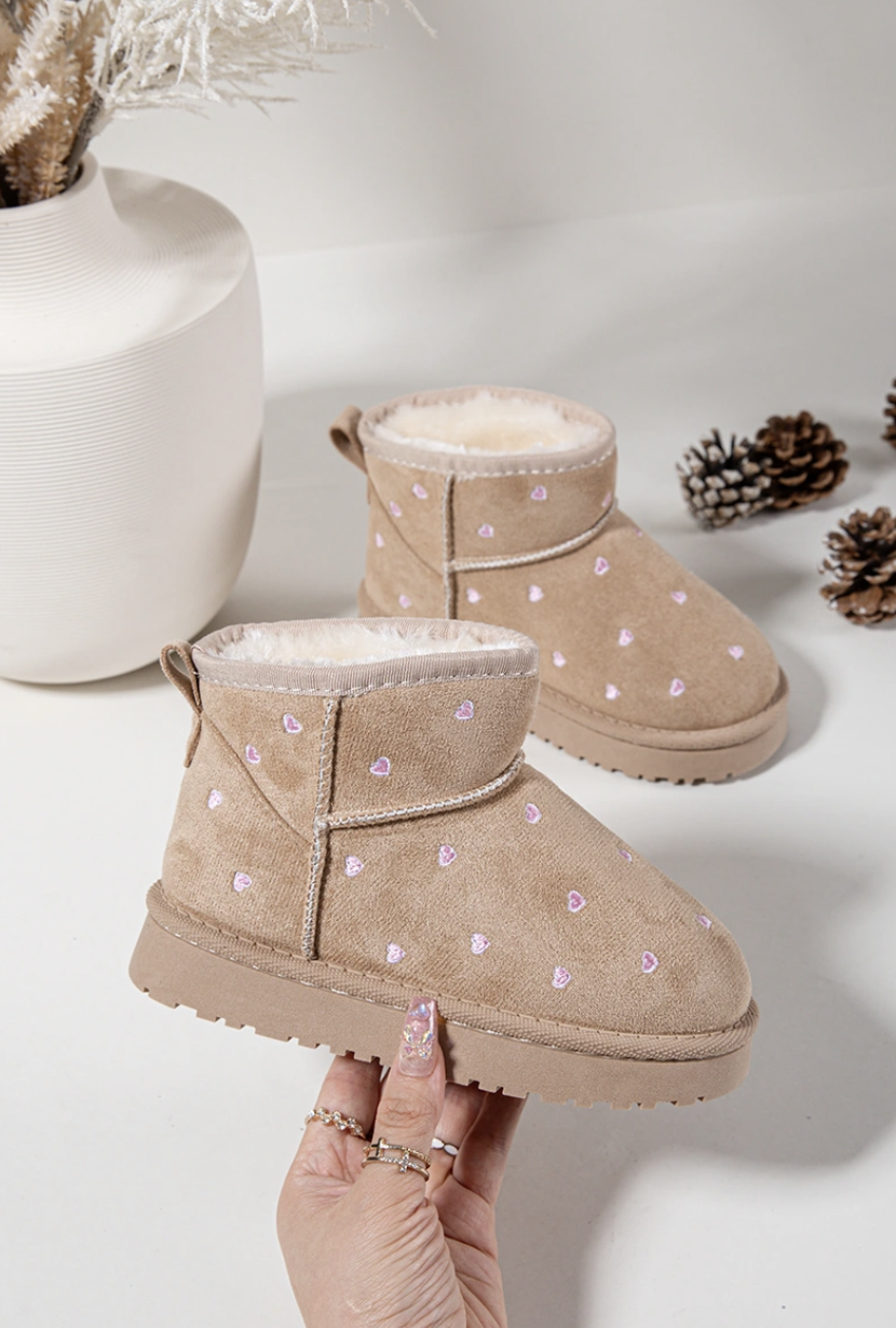 Tüdrukute UGG-stiilis beežid südametega jalanõud
