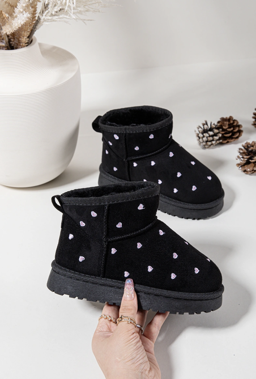 Tüdrukute UGG-stiilis mustad südametega jalanõud