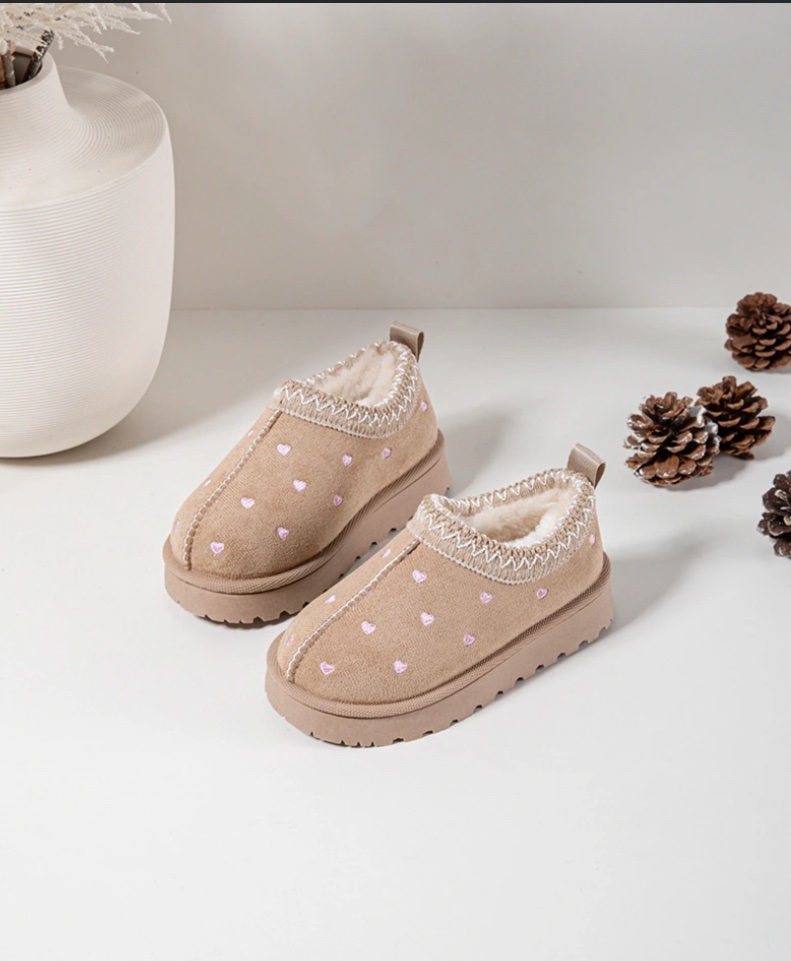 UGG-stiilis taupe toonis maasikatega jalanõud tüdrukutele